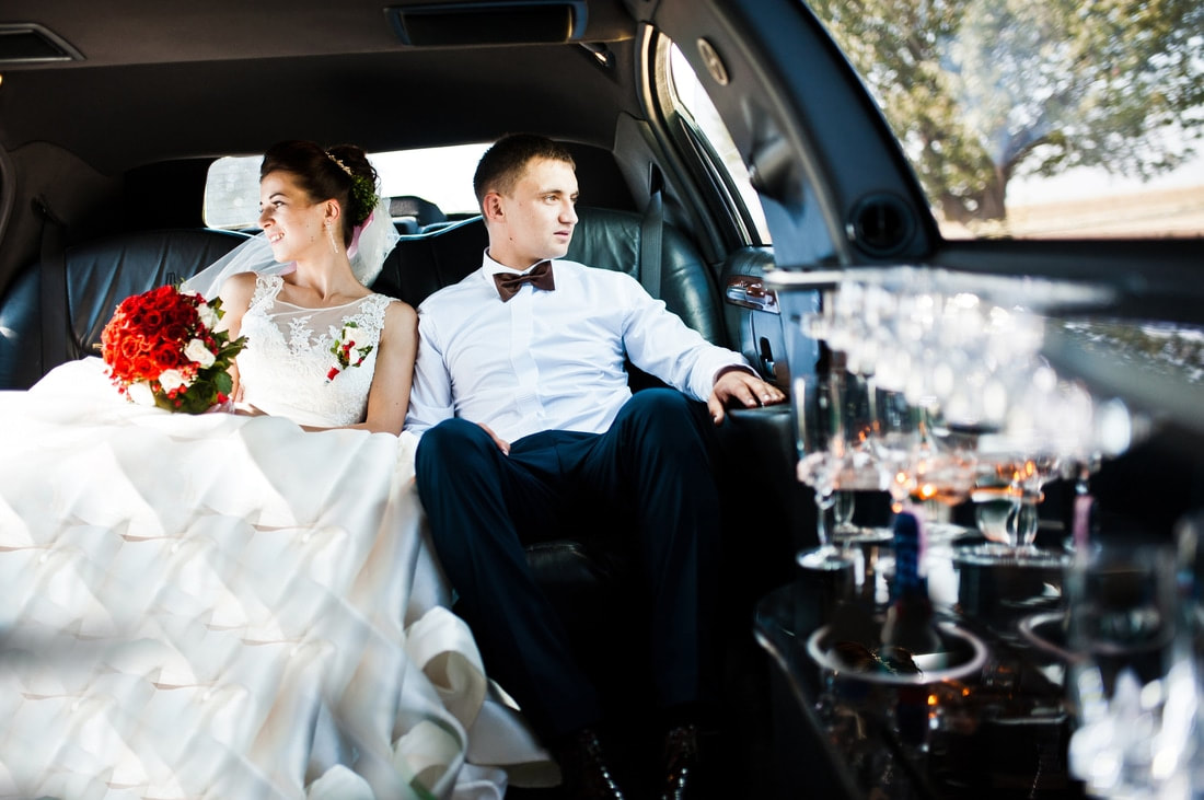 5 Benefits of Booking a Wedding Party Bus